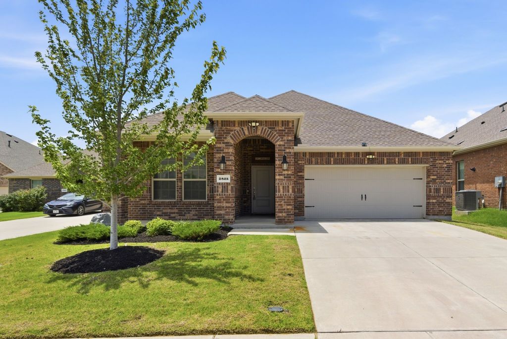 2825 Jasper Trail, Aubrey, TX 76227