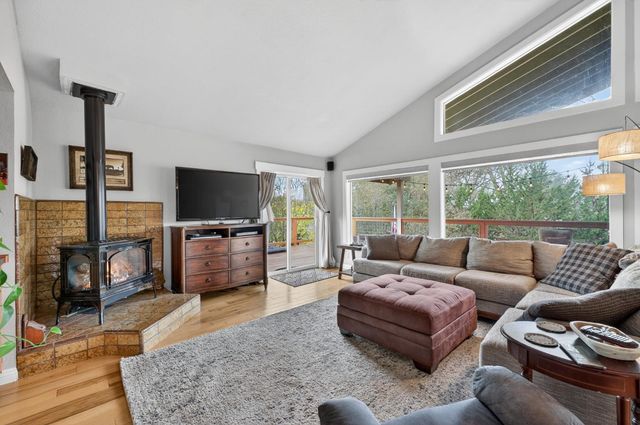 12887 Torrey Pines Dr, Auburn, CA 95602