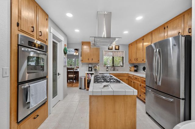 12887 Torrey Pines Dr, Auburn, CA 95602