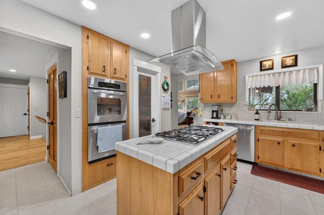 12887 Torrey Pines Dr, Auburn, CA 95602