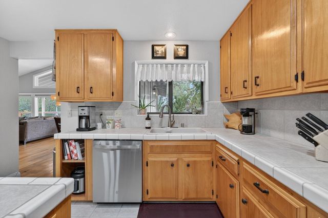 12887 Torrey Pines Dr, Auburn, CA 95602