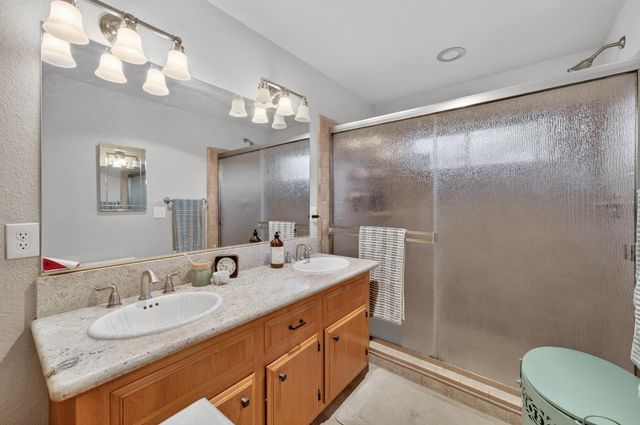 12887 Torrey Pines Dr, Auburn, CA 95602