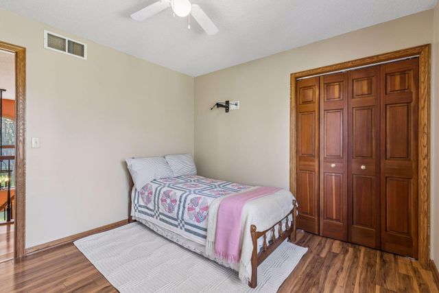 3915 Urbandale Lane N, Plymouth, MN 55446