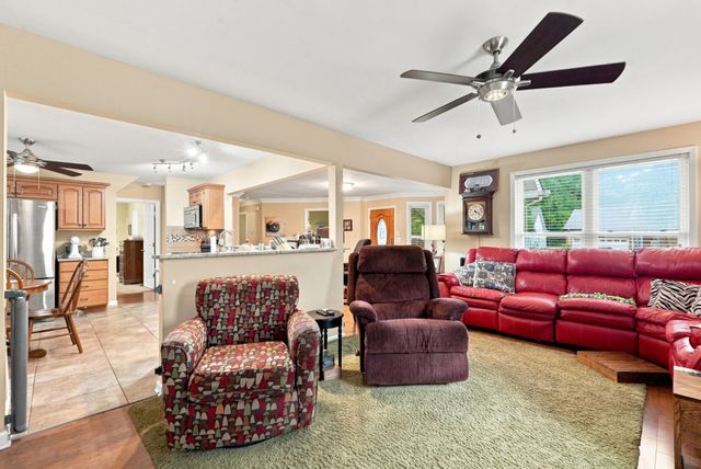 2008 Waterford Dr, Old Hickory, TN 37138