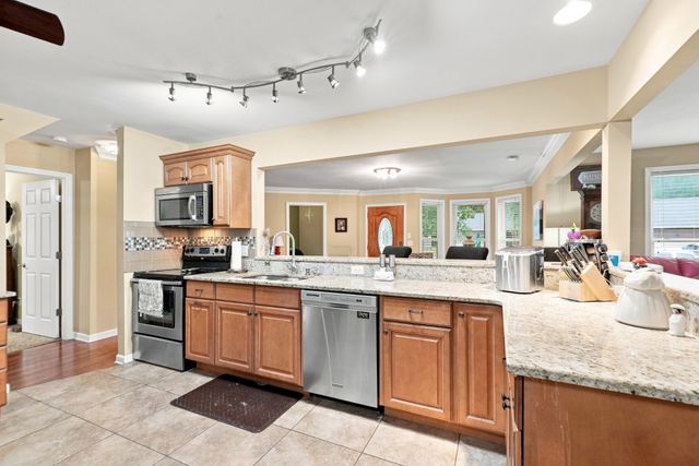 2008 Waterford Dr, Old Hickory, TN 37138