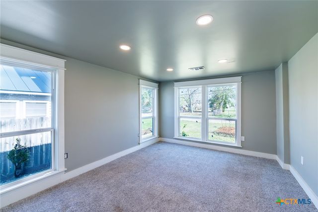 403 W French Street, Cuero, TX 77954