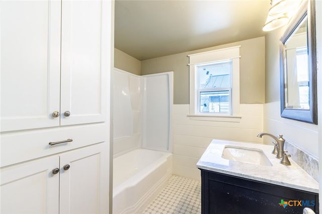 403 W French Street, Cuero, TX 77954