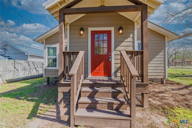 403 W French Street, Cuero, TX 77954