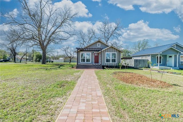 403 W French Street, Cuero, TX 77954