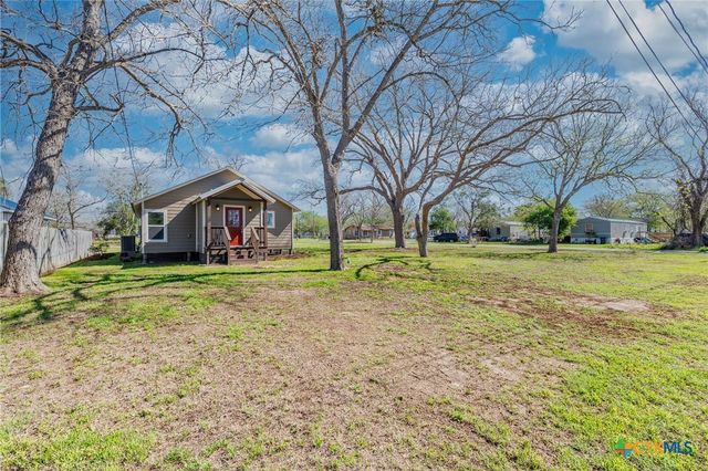 403 W French Street, Cuero, TX 77954