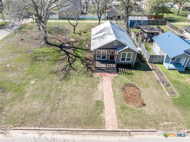 403 W French Street, Cuero, TX 77954