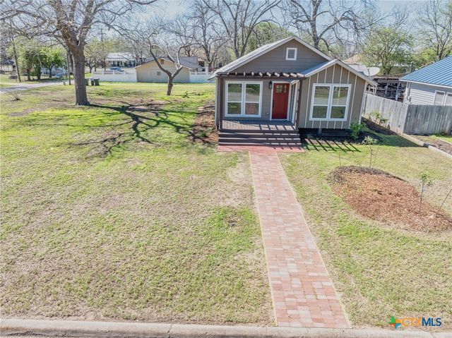 403 W French Street, Cuero, TX 77954