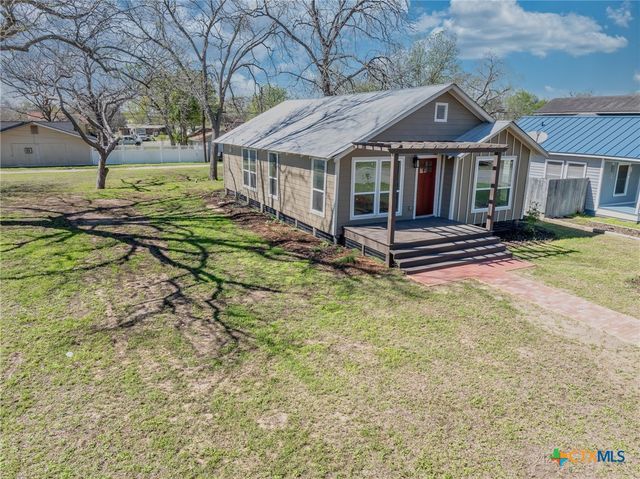 403 W French Street, Cuero, TX 77954