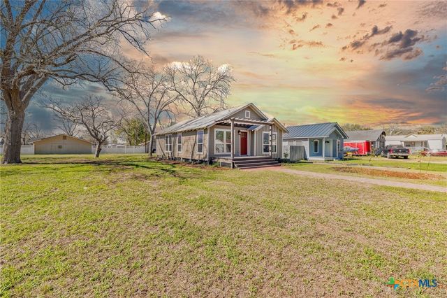 403 W French Street, Cuero, TX 77954