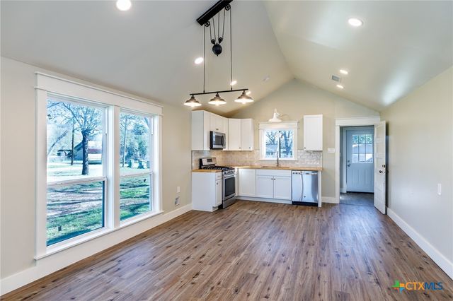 403 W French Street, Cuero, TX 77954