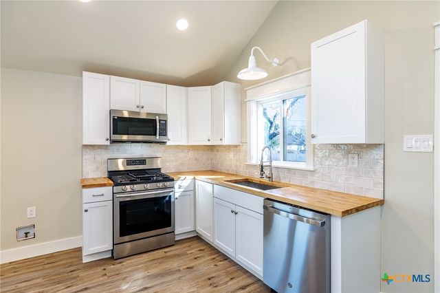 403 W French Street, Cuero, TX 77954