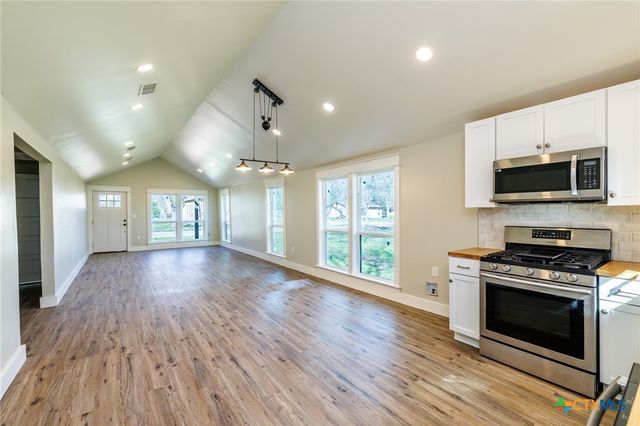 403 W French Street, Cuero, TX 77954