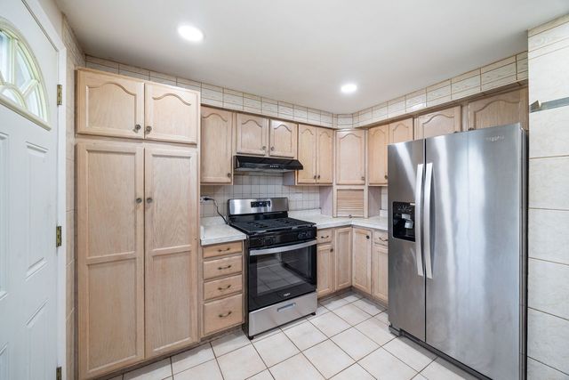 8837 Robin Drive, Des Plaines, IL 60016