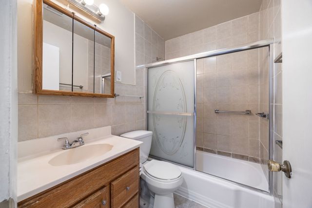 8837 Robin Drive, Des Plaines, IL 60016