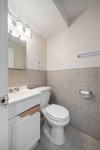 8837 Robin Drive, Des Plaines, IL 60016