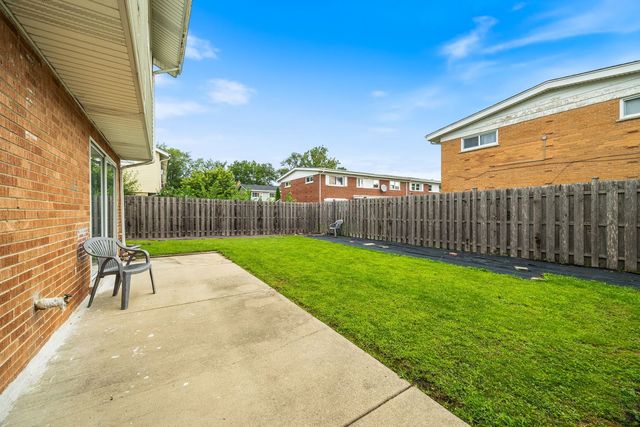 8837 Robin Drive, Des Plaines, IL 60016