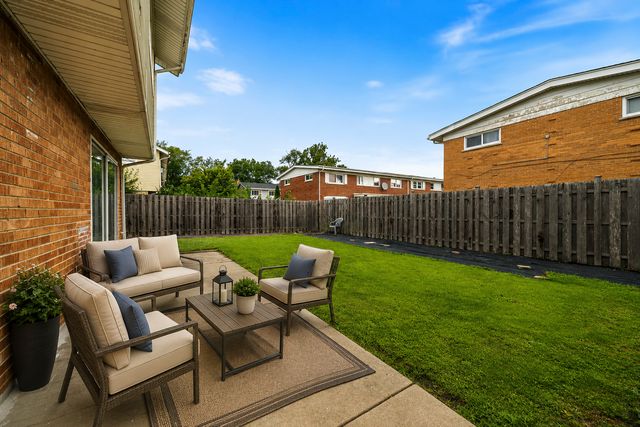 8837 Robin Drive, Des Plaines, IL 60016