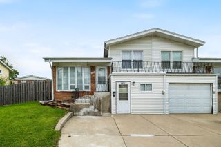 8837 Robin Drive, Des Plaines, IL 60016