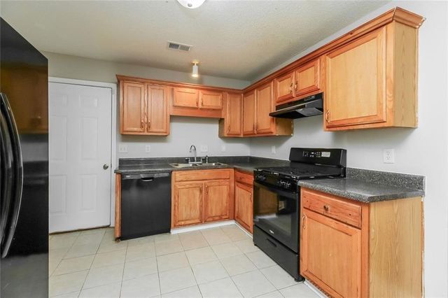 5639 Eagles Feather, Riverdale, GA 30274