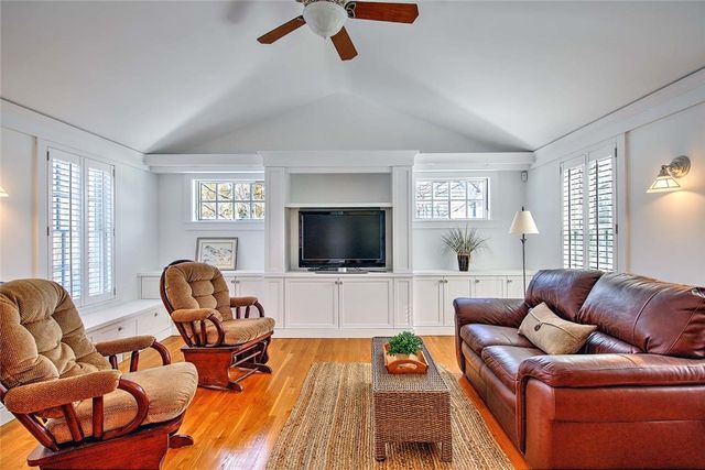 11 Elton Road, Barrington, RI 02806