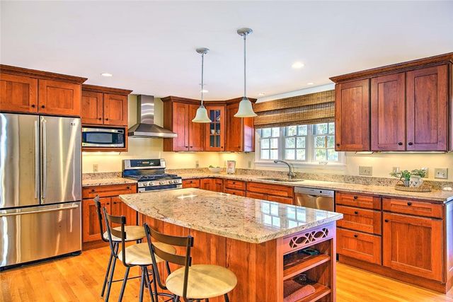 11 Elton Road, Barrington, RI 02806