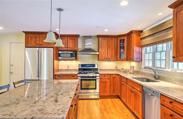 11 Elton Road, Barrington, RI 02806