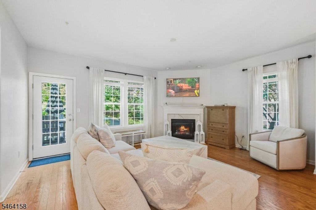 82 Albert Ct, Randolph Twp., NJ 07869 — photo 2