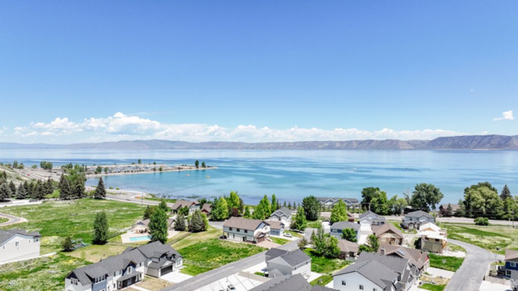 Image 7 of property listing at 356 W RENDEZVOUS WAY, Garden City, UT 84028