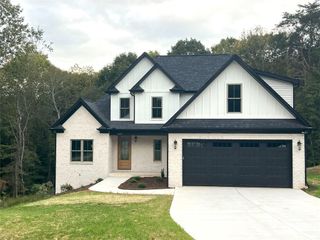 4205 9th Street NE, Hickory, NC 28601