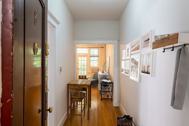 29 Mount Hood Rd 8, Boston, MA 02135