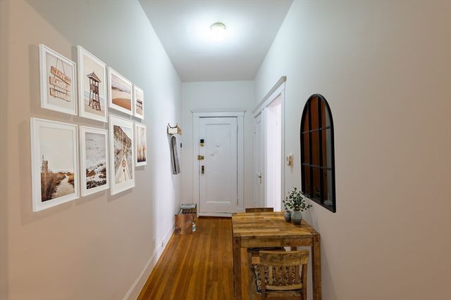 29 Mount Hood Rd 8, Boston, MA 02135