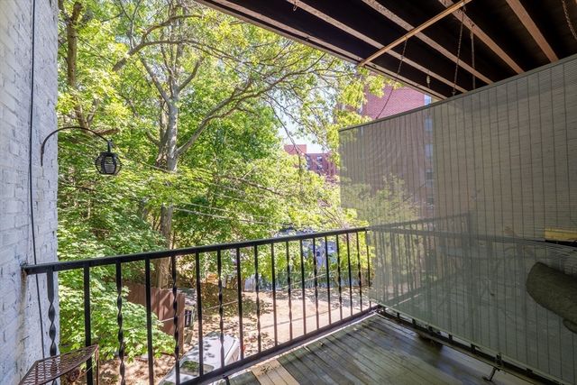 29 Mount Hood Rd 8, Boston, MA 02135