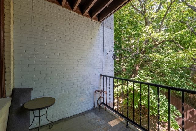 29 Mount Hood Rd 8, Boston, MA 02135