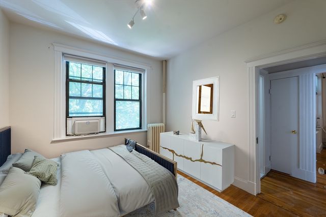 29 Mount Hood Rd 8, Boston, MA 02135