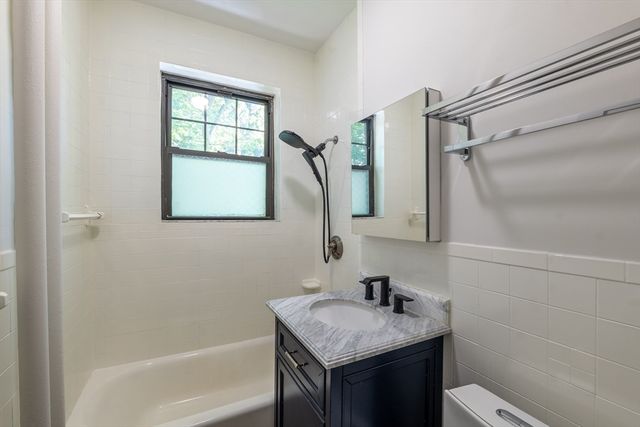 29 Mount Hood Rd 8, Boston, MA 02135