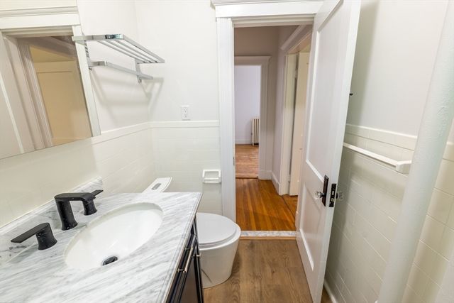 29 Mount Hood Rd 8, Boston, MA 02135
