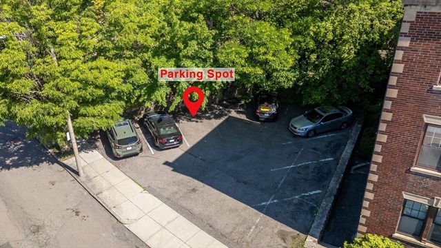 29 Mount Hood Rd 8, Boston, MA 02135