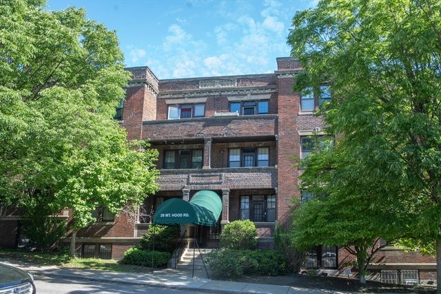 29 Mount Hood Rd 8, Boston, MA 02135