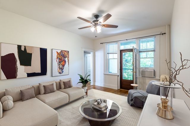 29 Mount Hood Rd 8, Boston, MA 02135