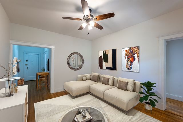 29 Mount Hood Rd 8, Boston, MA 02135