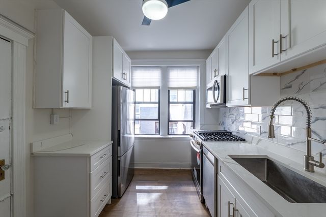 29 Mount Hood Rd 8, Boston, MA 02135
