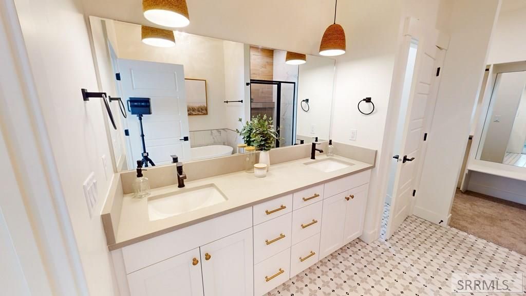 Image 14 of property listing at 632 Idaho Avenue, Sugar City, ID 83448