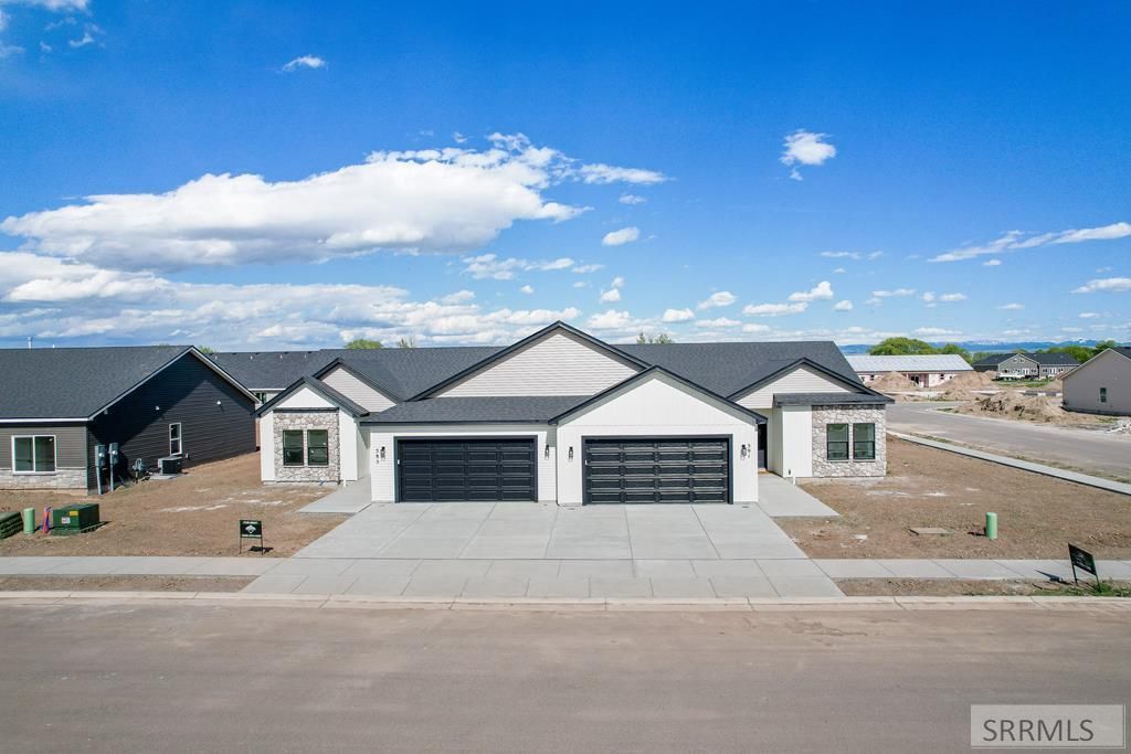 Image 4 of property listing at 632 Idaho Avenue, Sugar City, ID 83448