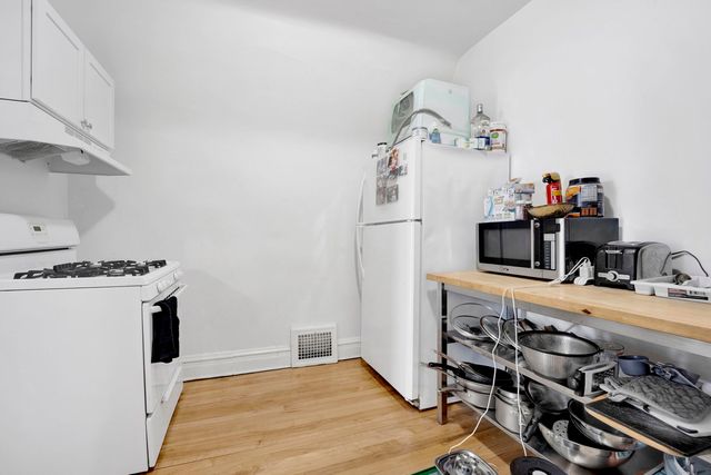 5037 W Winona Street, Chicago, IL 60630