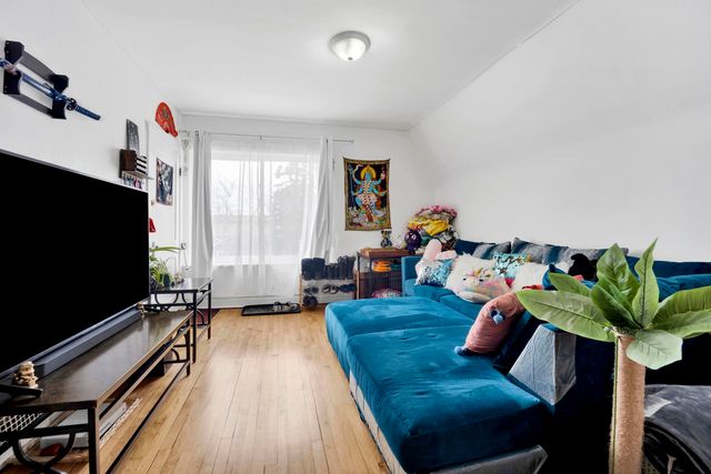 5037 W Winona Street, Chicago, IL 60630